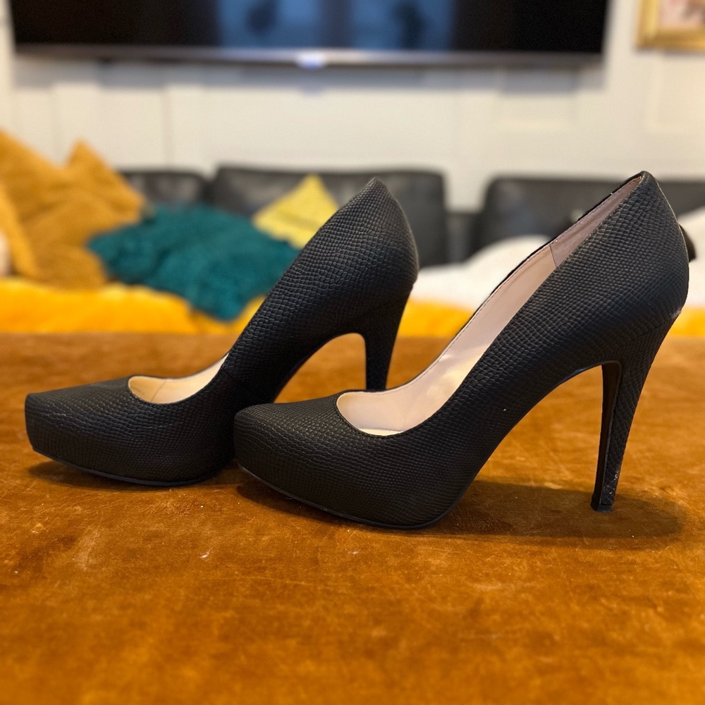 COPY - BRAND NEW! Jessica Simpson Parisah Platform Pump in Black Snake